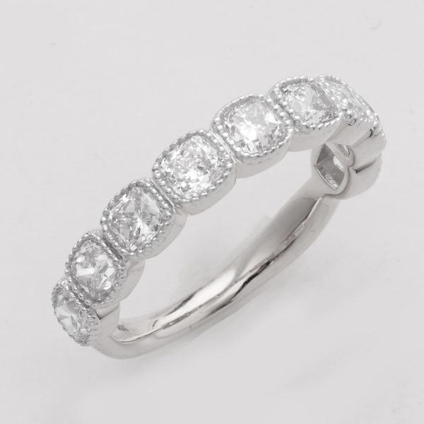 14KW 1.85CTW CUSHION DIAMOND 9-STONE BAND