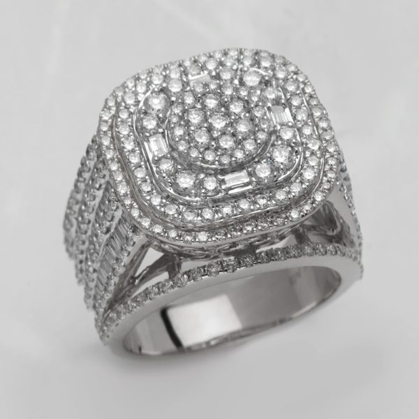 14KW 3.00CTW DIAMOND ROUND CLUSTER RING