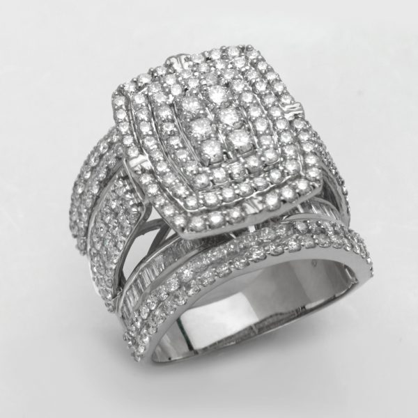 14KW 3.50CTW RECTANGULAR CLUSTER DIAMOND RING