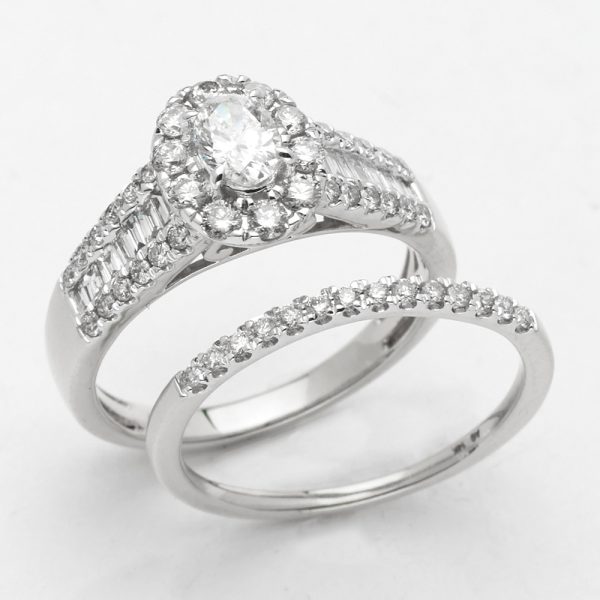 14KW 1.35CTW OVAL DIAMOND BRIDAL SET - SINGLE HALO