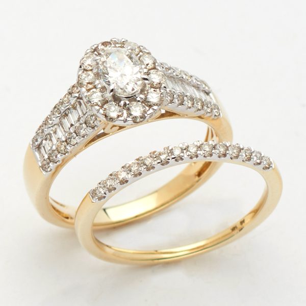 14KY 1.35CTW OVAL DIAMOND BRIDAL SET - SINGLE HALO