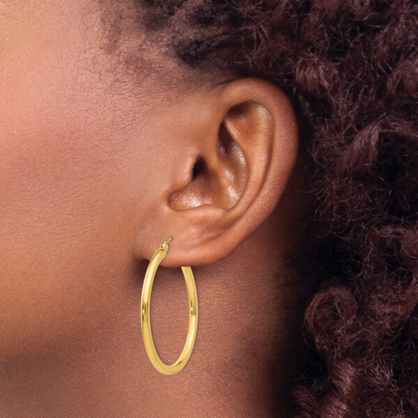 14K Polished 2.5mm Tube Hoop Earrings - Image 3