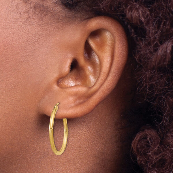 14k Satin and Diamond-cut 2mm Round Tube Hoop Earrings - Image 3